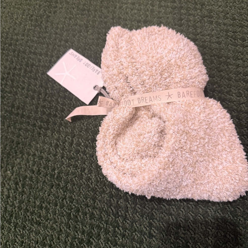 Barefoot Dreams Oyster White Plush Socks - Picture 7 of 8